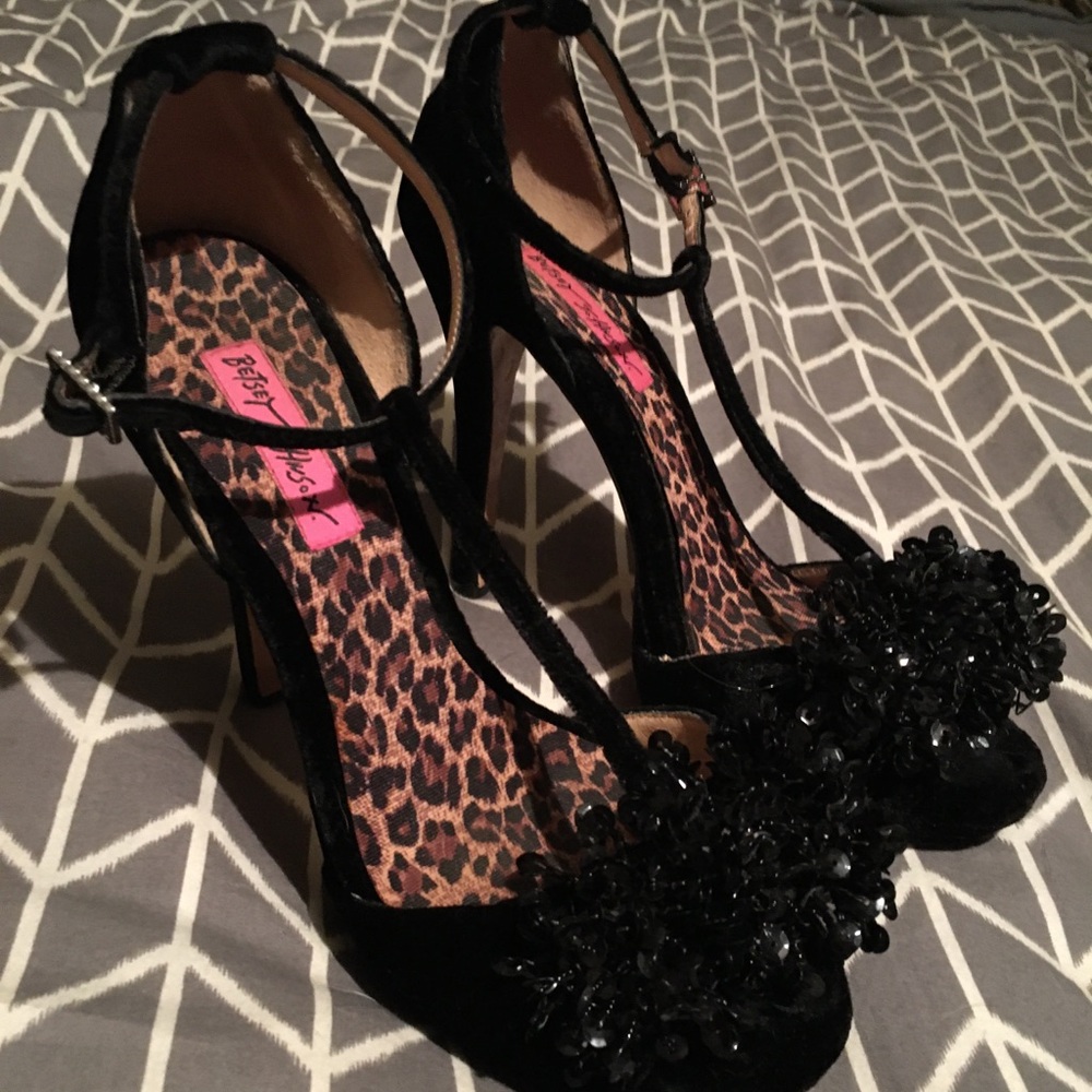Betsey Johnson black velvet heels